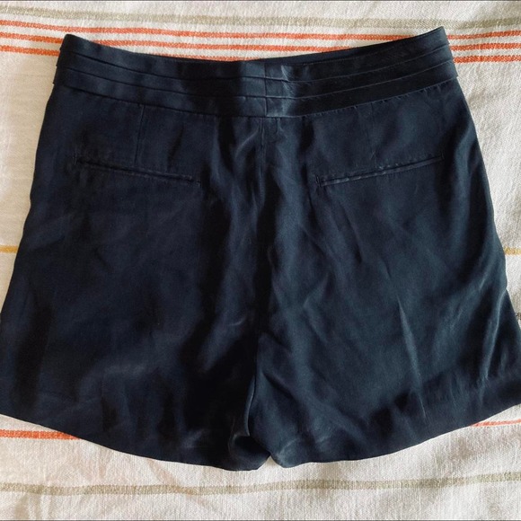 Rag bone black 100% silk pleated high waisted shorts - Picture 4 of 4